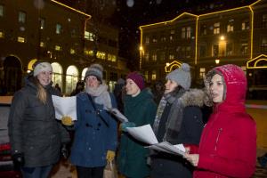 021 Pozdrav zimi in praznik luči Foto atelje Postojnatext